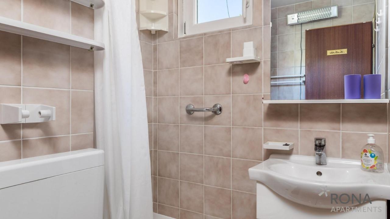 Rona Apartment Aurora نوفاليا المظهر الخارجي الصورة